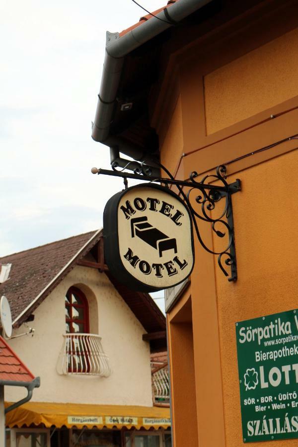 Soerpatika Vendeghaz Hotel Бадачонтомай Екстериор снимка